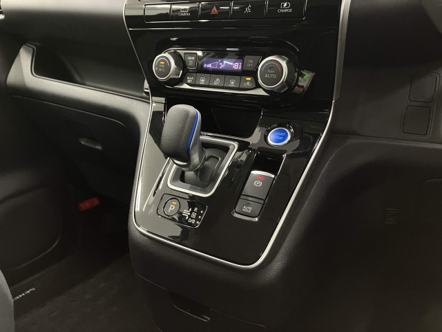 日産 セレナ 1.2 e-POWER XVの中古車