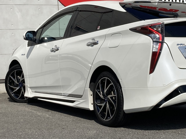 トヨタ プリウス 1.8 A ツーリングセレクションの中古車