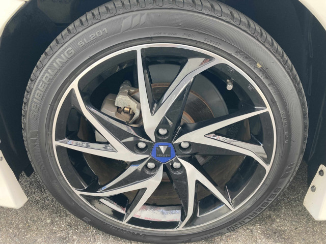 トヨタ プリウス 1.8 A ツーリングセレクションの中古車