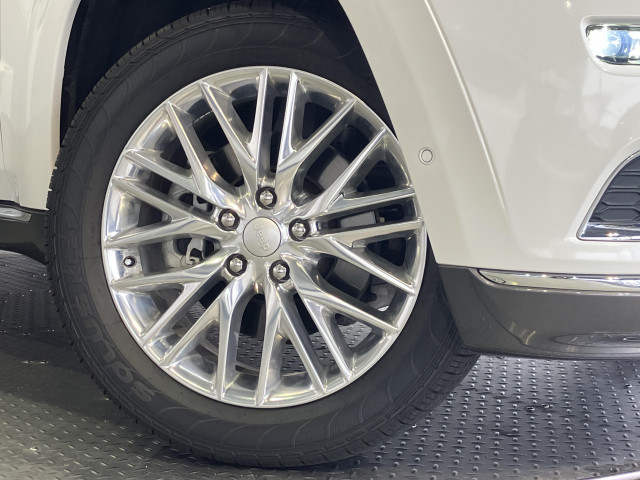 ジープ グランドチェロキー サミット 4WDの中古車