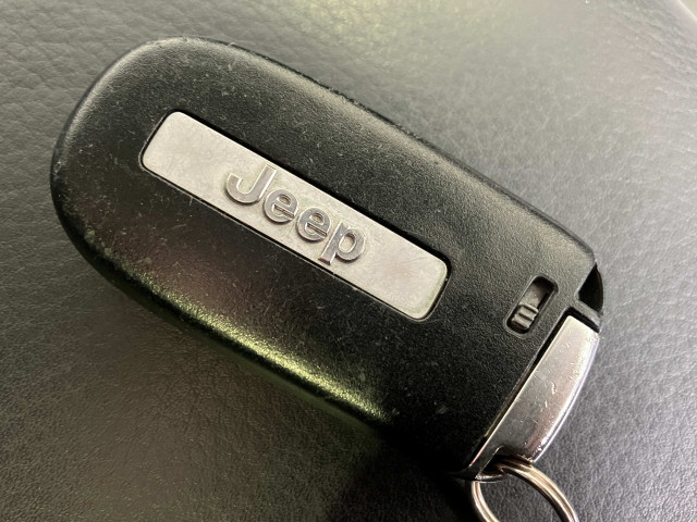 ジープ グランドチェロキー サミット 4WDの中古車