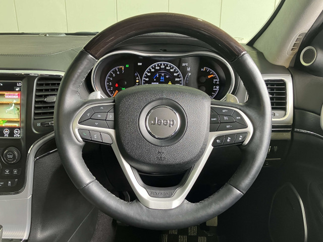 ジープ グランドチェロキー サミット 4WDの中古車