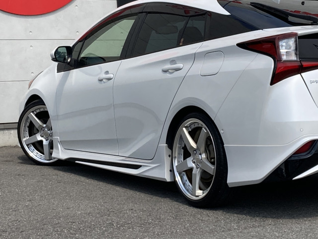 トヨタ プリウス 1.8 A ツーリングセレクションの中古車