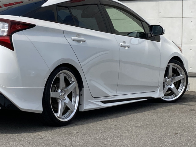 トヨタ プリウス 1.8 A ツーリングセレクションの中古車