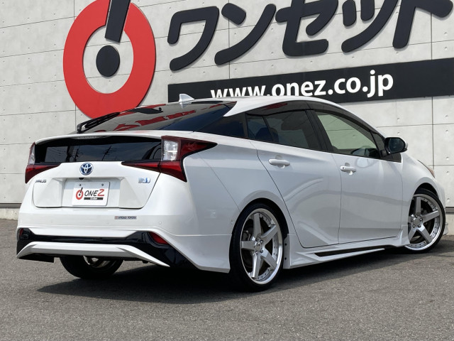 トヨタ プリウス 1.8 A ツーリングセレクションの中古車
