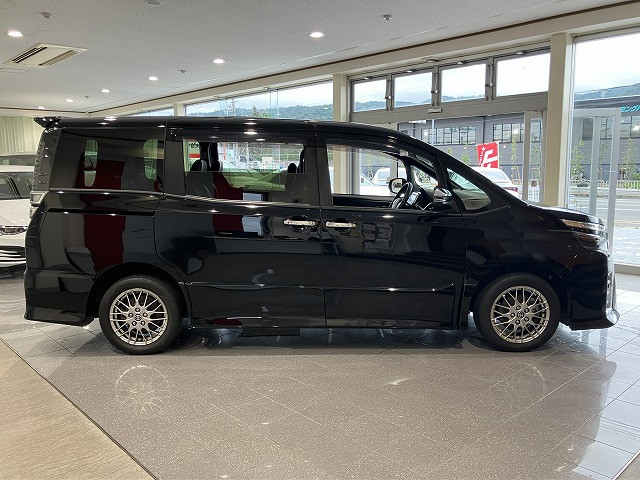 トヨタ ヴォクシー 1.8 ハイブリッド ZS 煌Ⅲの中古車