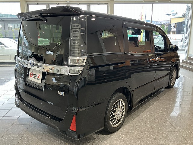 トヨタ ヴォクシー 1.8 ハイブリッド ZS 煌Ⅲの中古車