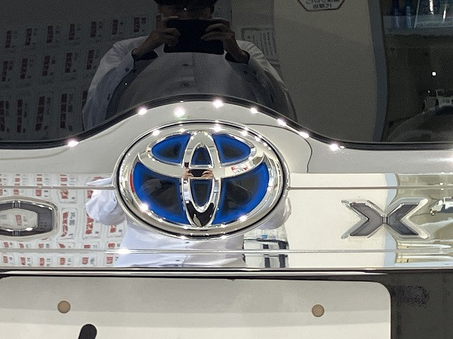 トヨタ ヴォクシー 1.8 ハイブリッド ZS 煌Ⅲの中古車
