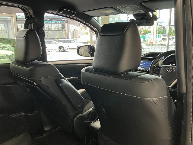 トヨタ ヴォクシー 1.8 ハイブリッド ZS 煌Ⅲの中古車