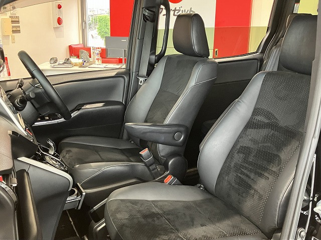 トヨタ ヴォクシー 1.8 ハイブリッド ZS 煌Ⅲの中古車