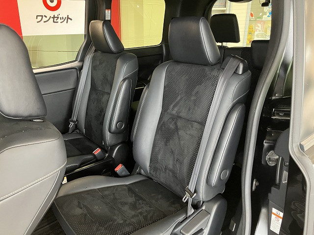 トヨタ ヴォクシー 1.8 ハイブリッド ZS 煌Ⅲの中古車