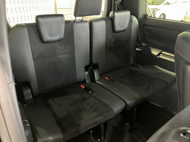 トヨタ ヴォクシー 1.8 ハイブリッド ZS 煌Ⅲの中古車
