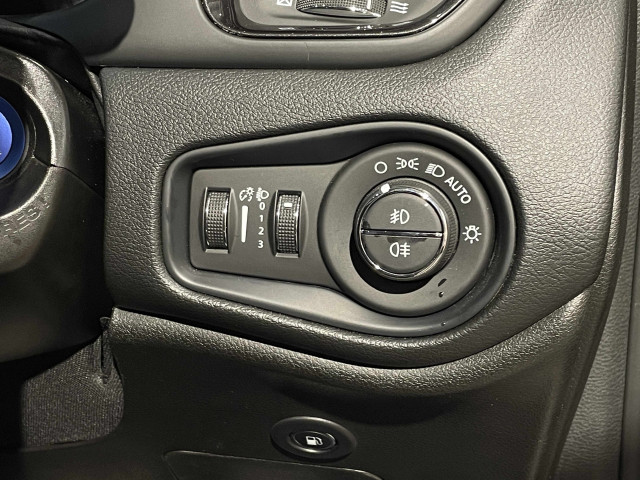 ジープ レネゲード リミテッド 4xe 4WDの中古車