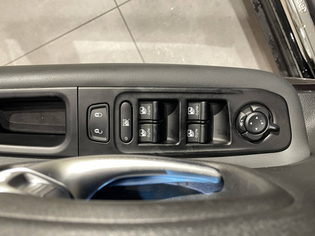 ジープ レネゲード リミテッド 4xe 4WDの中古車