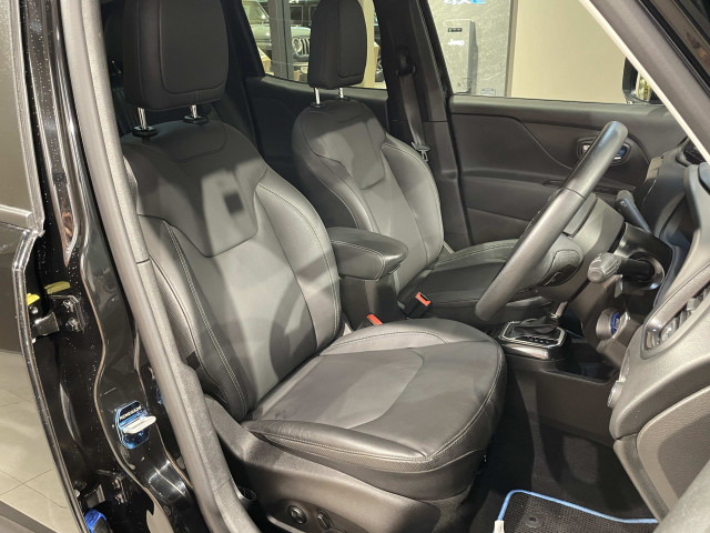 ジープ レネゲード リミテッド 4xe 4WDの中古車