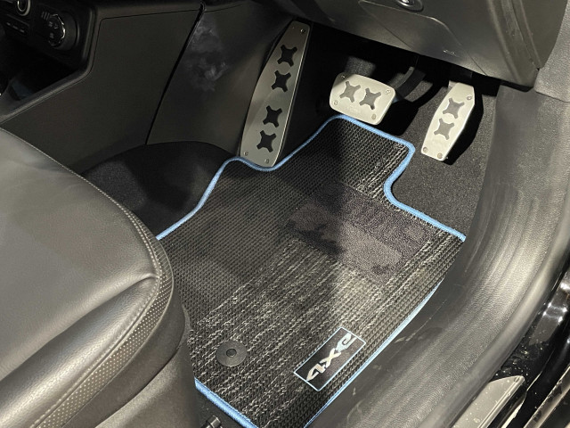 ジープ レネゲード リミテッド 4xe 4WDの中古車