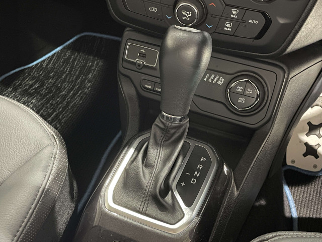 ジープ レネゲード リミテッド 4xe 4WDの中古車