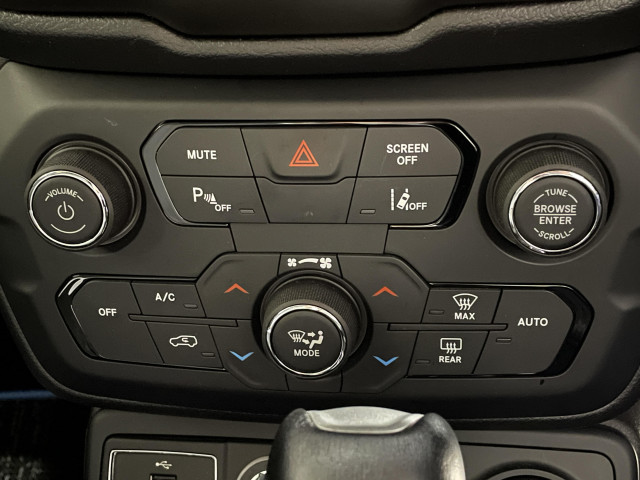 ジープ レネゲード リミテッド 4xe 4WDの中古車