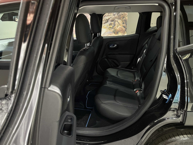 ジープ レネゲード リミテッド 4xe 4WDの中古車