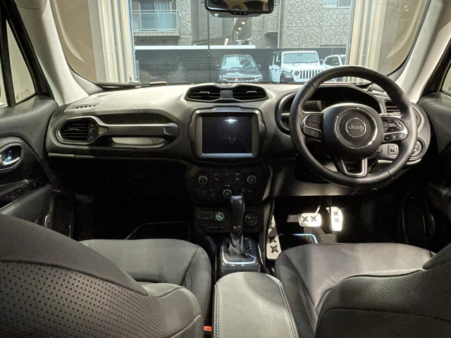 ジープ レネゲード リミテッド 4xe 4WDの中古車