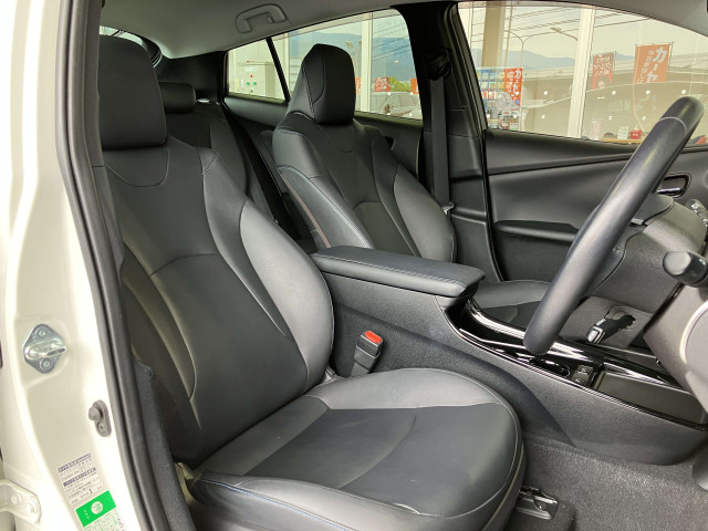 トヨタ プリウス 1.8 A ツーリングセレクションの中古車