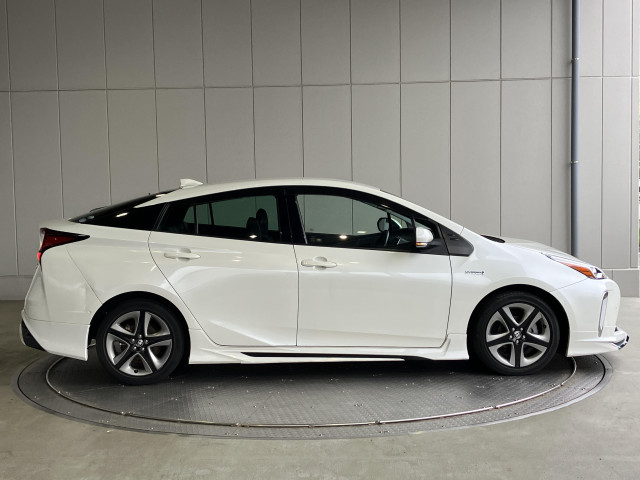 トヨタ プリウス 1.8 A ツーリングセレクションの中古車