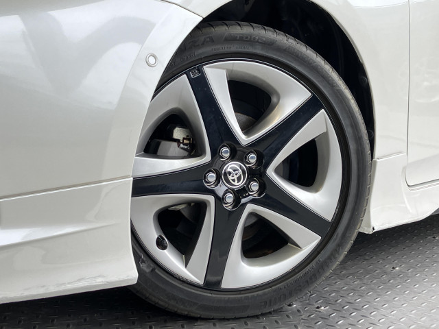 トヨタ プリウス 1.8 A ツーリングセレクションの中古車