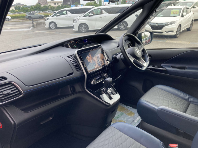 日産 セレナ 2.0 AUTECH セーフティパッケージの中古車