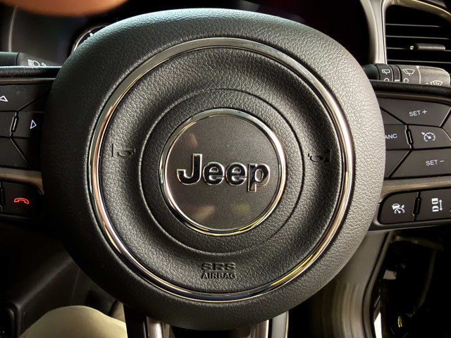 ジープ レネゲード リミテッドの中古車