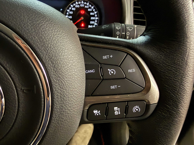 ジープ レネゲード リミテッドの中古車