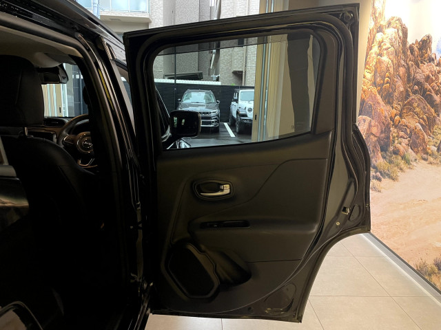 ジープ レネゲード リミテッドの中古車