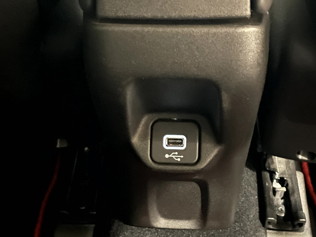 ジープ レネゲード リミテッドの中古車
