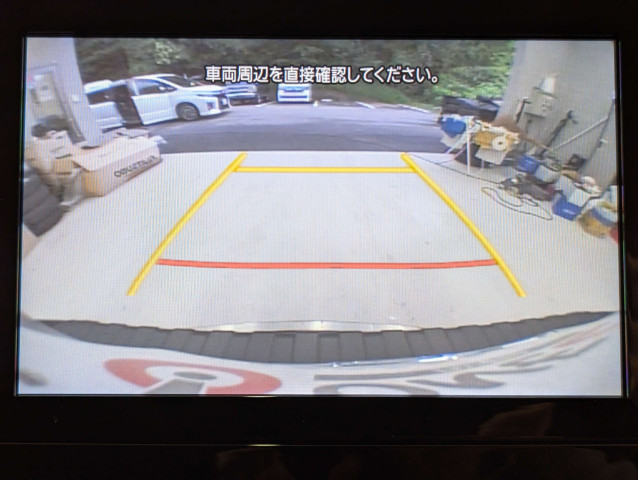 駐車時に後方がリアルタイム映像で確認できます。大型商業施設や立体駐車場での駐車時、夜間のバック時に大活躍です！運転スキルに関わらず、今や必須となった装備のひとつ！