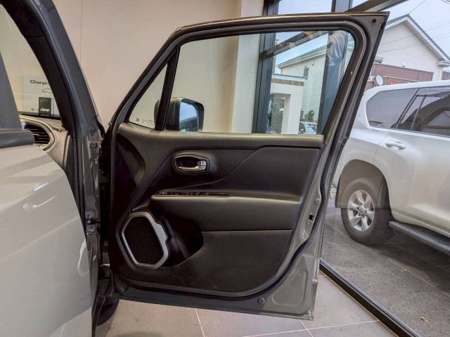 ジープ レネゲード 80th アニバーサリー エディションの中古車