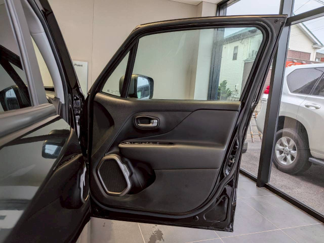 ジープ レネゲード リミテッドの中古車