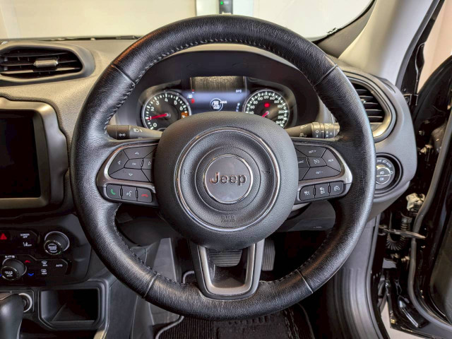 ジープ レネゲード リミテッドの中古車
