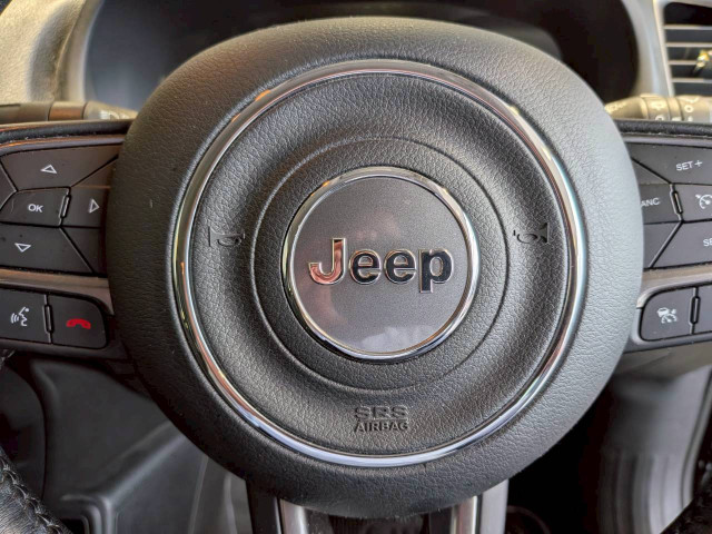 ジープ レネゲード リミテッドの中古車
