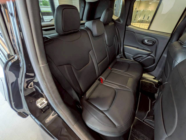 ジープ レネゲード リミテッドの中古車