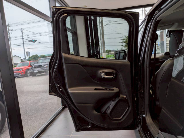 ジープ レネゲード リミテッドの中古車