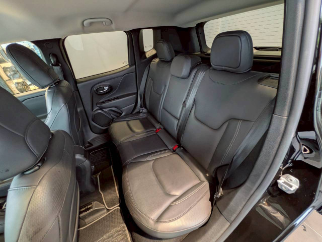 ジープ レネゲード リミテッドの中古車