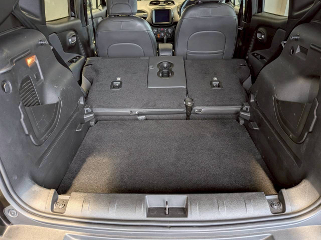 ジープ レネゲード リミテッドの中古車