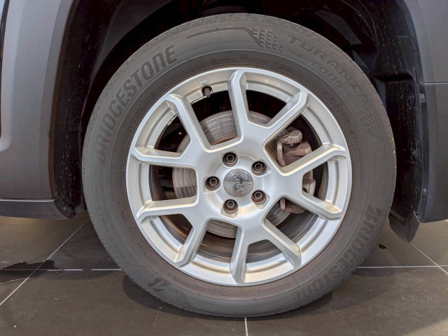 ジープ レネゲード リミテッドの中古車