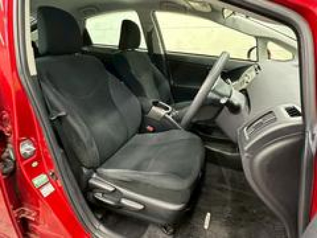 トヨタ プリウス Sの中古車