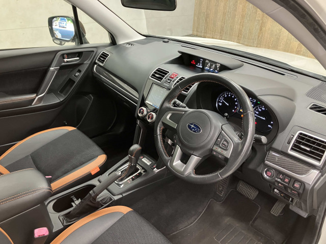 スバル フォレスター 2.0 エックスブレイク カラーアクセント仕様 4WDの中古車