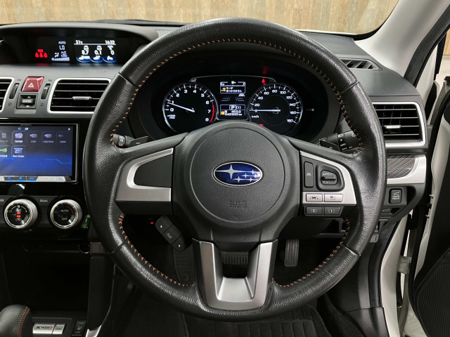 スバル フォレスター 2.0 エックスブレイク カラーアクセント仕様 4WDの中古車