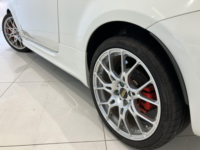 アバルト 595 ツーリズモの中古車