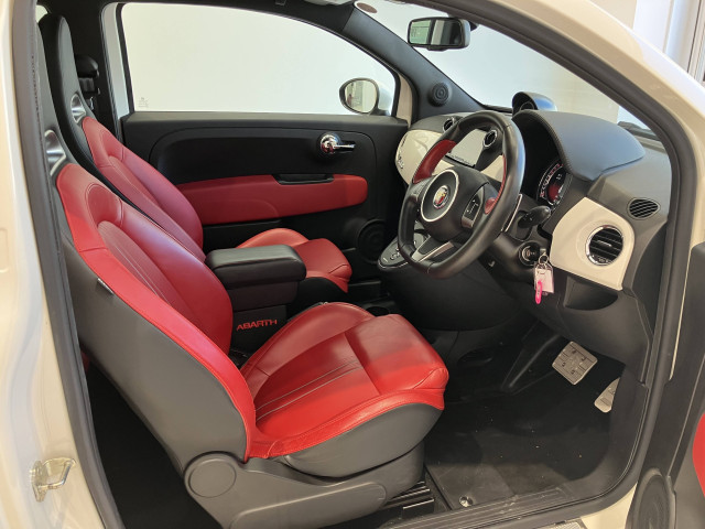 アバルト 595 ツーリズモの中古車