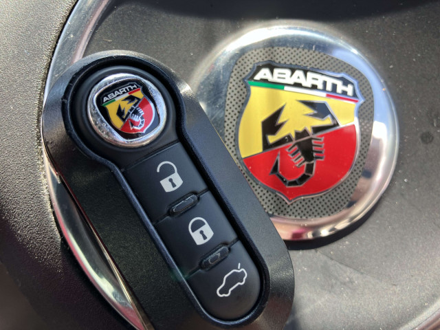 アバルト 595 ツーリズモの中古車