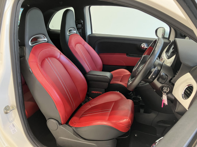 アバルト 595 ツーリズモの中古車