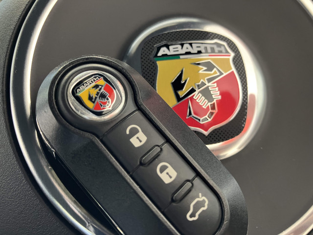 アバルト 595C ピスタの中古車